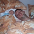 rno v posteli s tatnkem